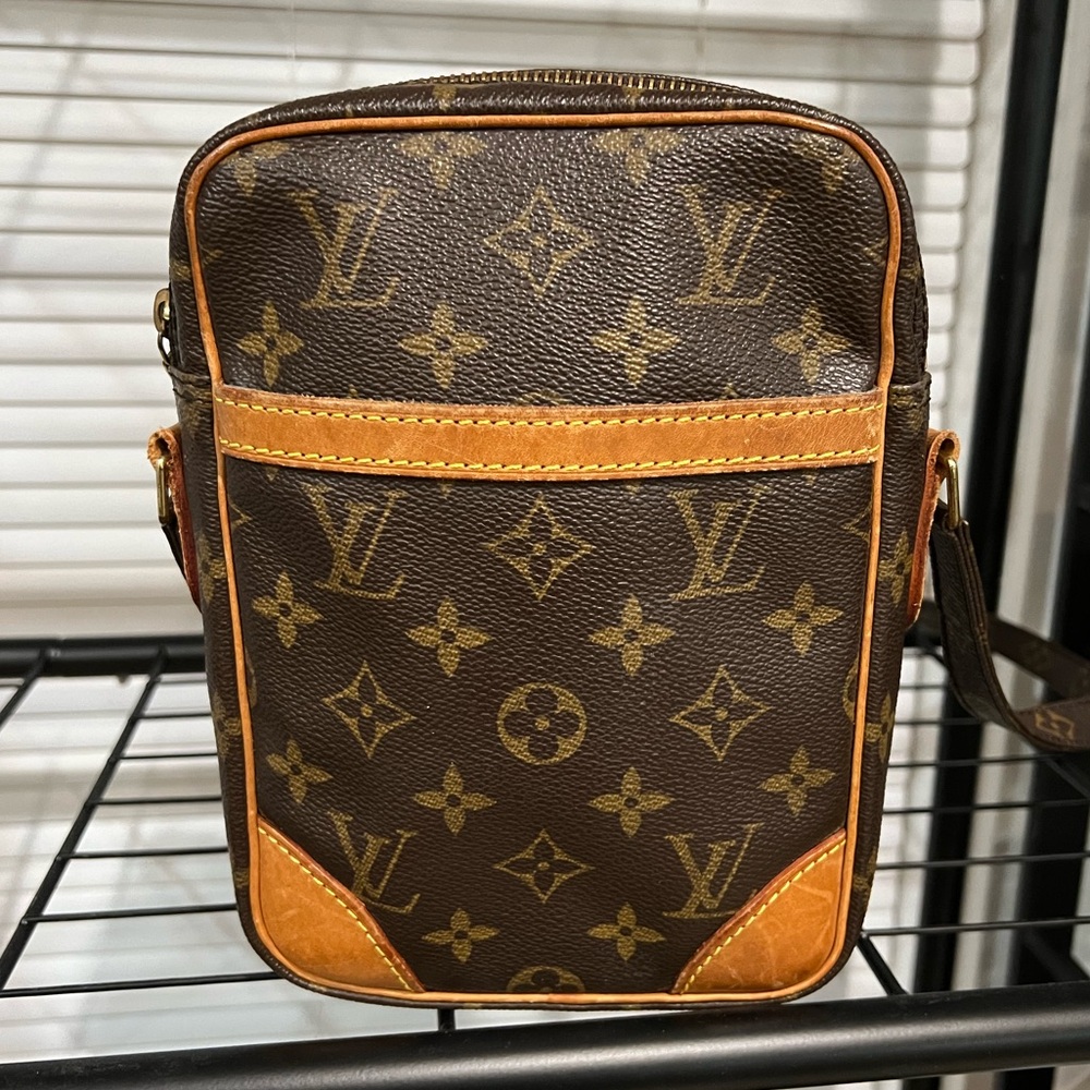 Crossbody handbag
